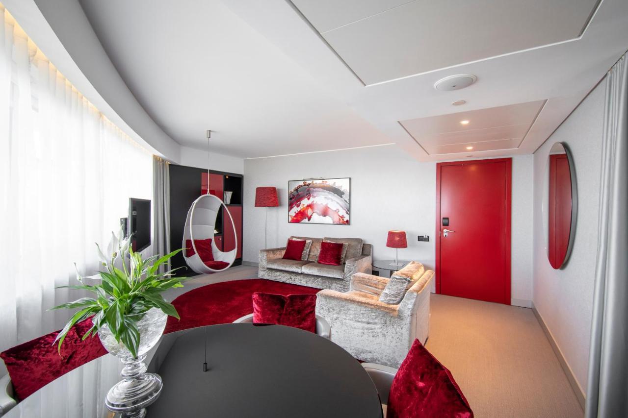 Myriad By Sana Hotels Lisboa Εξωτερικό φωτογραφία A suite at the Mandarin Oriental