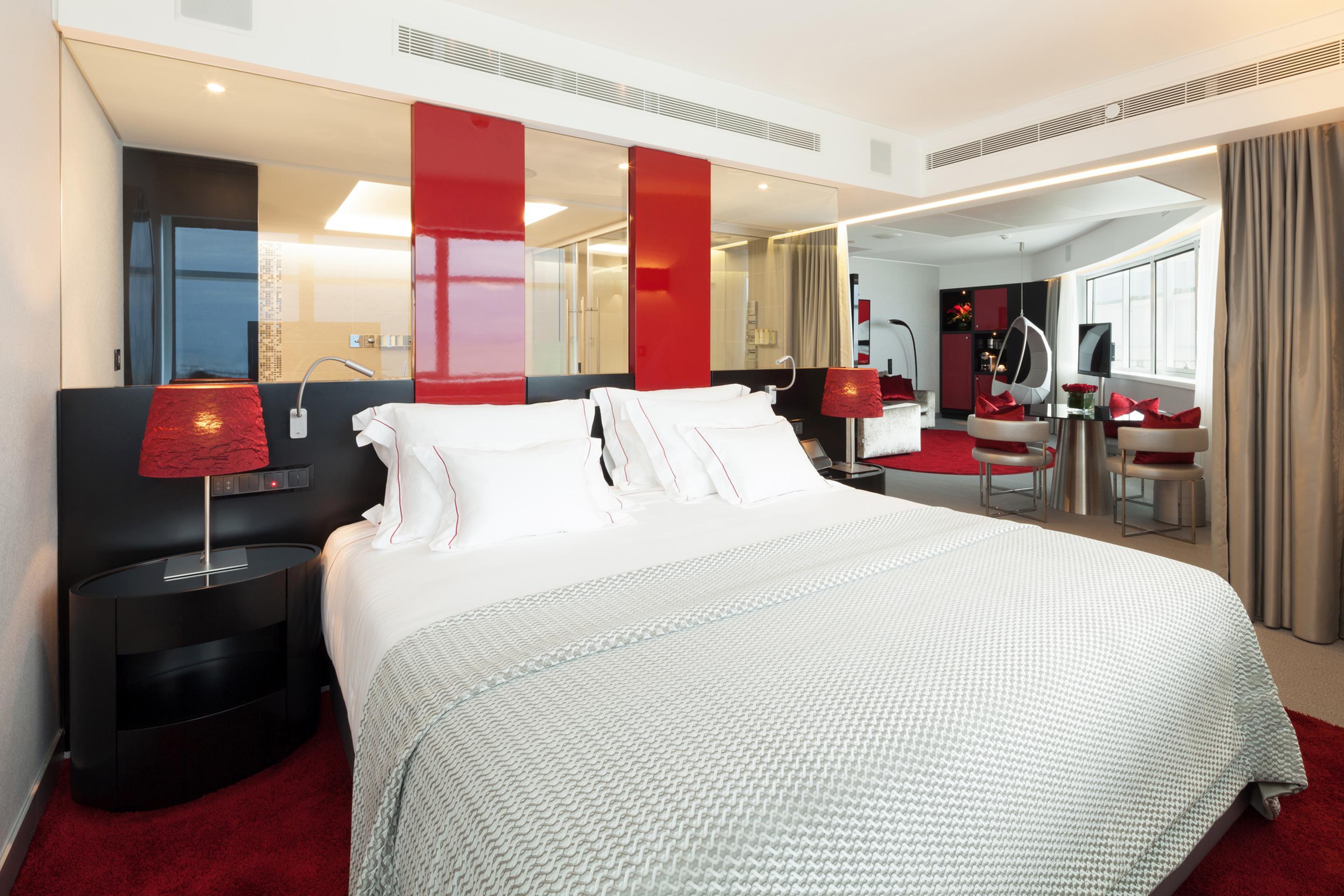 Myriad By Sana Hotels Lisboa Εξωτερικό φωτογραφία A bedroom at the Mandarin Oriental, London