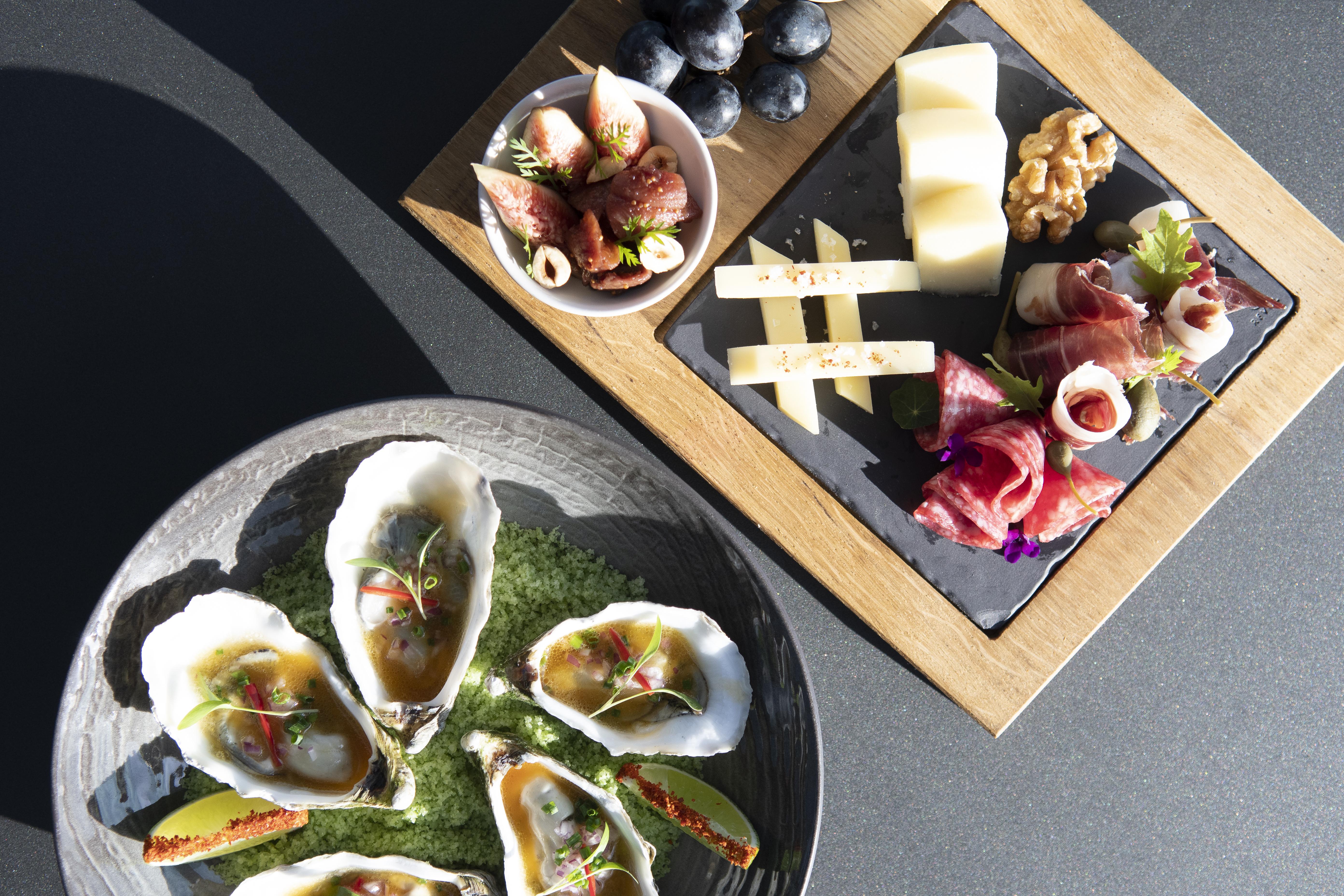 Myriad By Sana Hotels Lisboa Εξωτερικό φωτογραφία Oysters and cheese at the restaurant