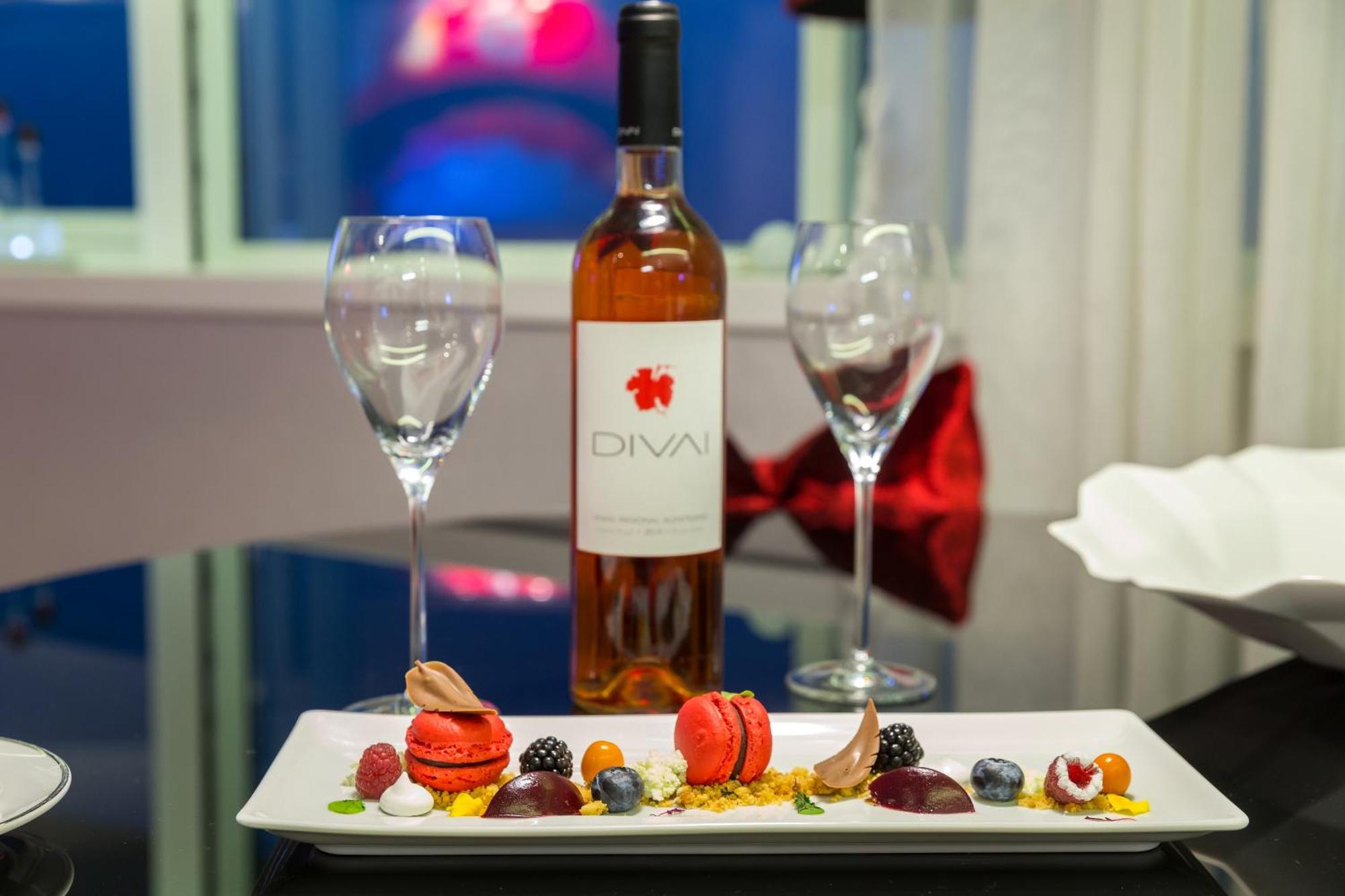 Myriad By Sana Hotels Lisboa Δωμάτιο φωτογραφία A bottle of Diva wine